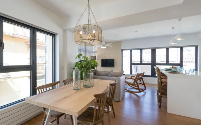 Chezmoihomes Plaza Nueva Deluxe