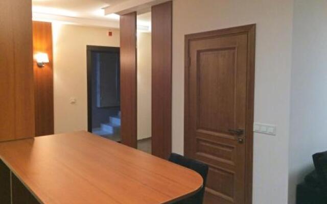 Alexandra Apartments Industrial Bridge