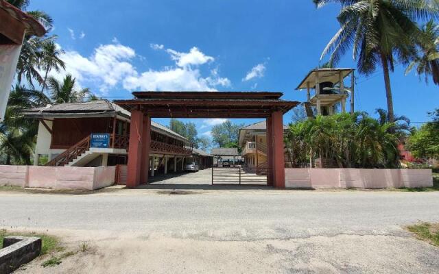 Redzwan's Beach Resort by OYO Rooms