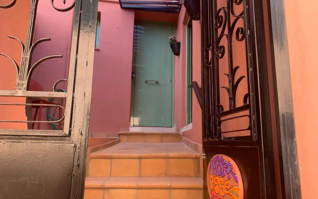 MASTER ROSE STUDIO in old town