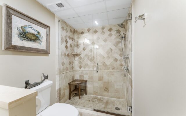 Stunning 2/2 Designer Condo w Coastal Appeal Right on the Gulf!