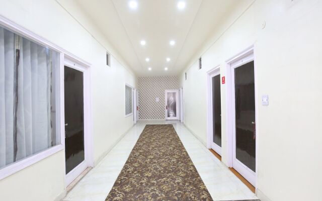 OYO 10376 Hotel Golden Inn