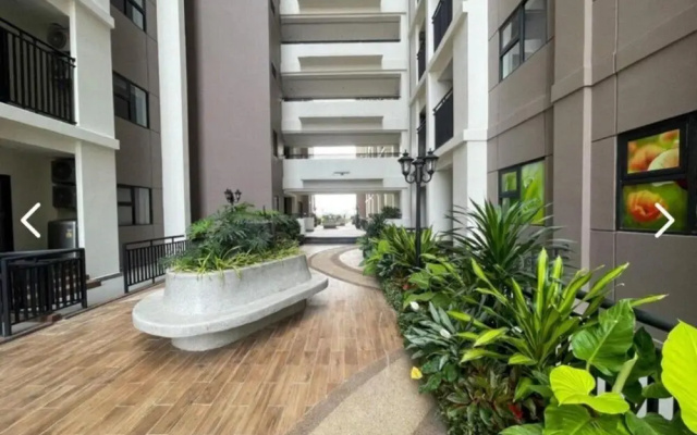 The Star Polaris 23 Condominium Airport Shuttle Available