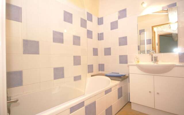 Stylish Villa in Fraissé-des-corbières With Swimming Pool