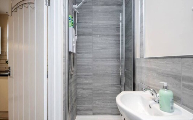 Bedford Hospital Studio Apartment - Victoria B