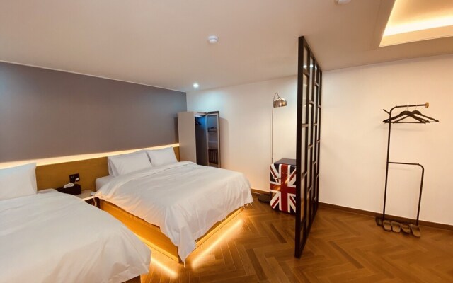 The Leeds Hotel