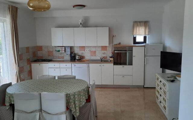 Ankica - pool & garden - A1(9)