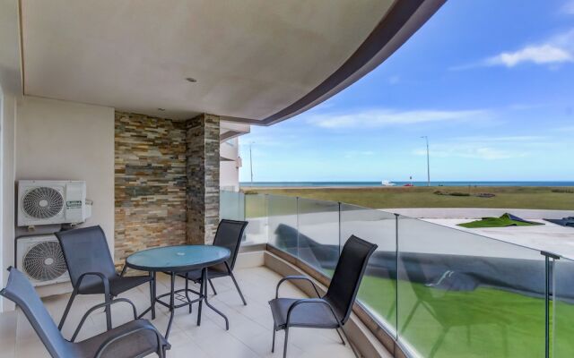 Moderno apartamento frente al mar y piscina - Azure Towers