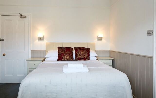The George Hotel