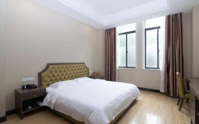 Shine Apartment
