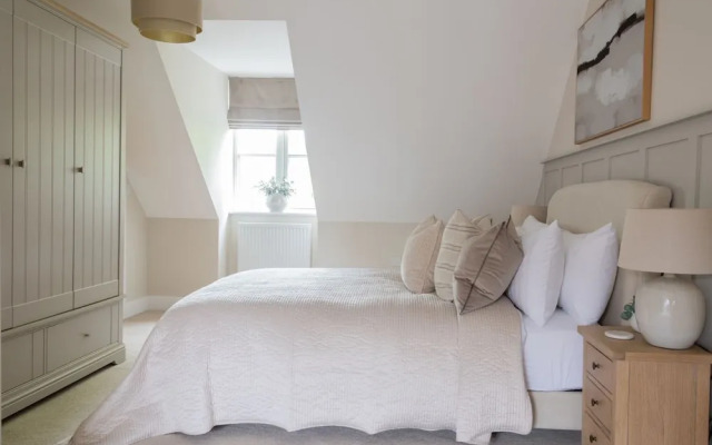 Stylish 3Bd Townhouse In Central Winchester