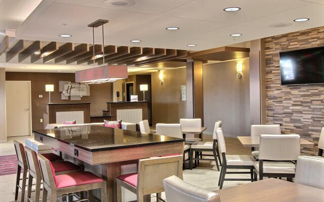 Holiday Inn Express Fargo-West Acres by IHG