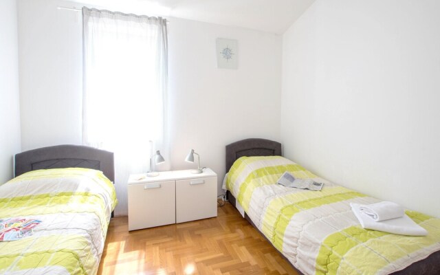 Apartment With 2 Bedrooms in Bašanija, With Furnished Balcony and Wifi - 2 km From the Beach