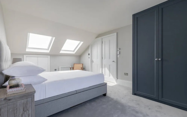 Crondace Road by Onefinestay