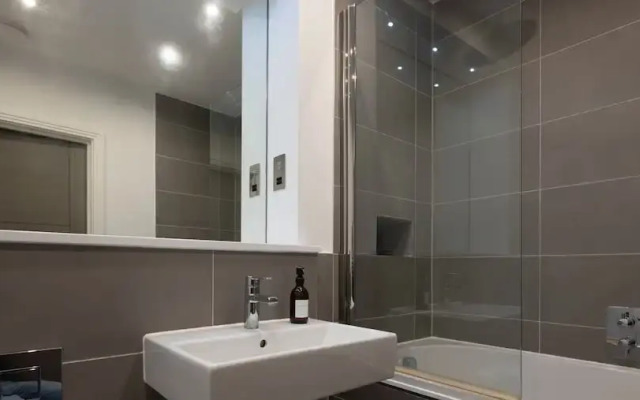 Super Vibrant 2 Bedroom With Parking