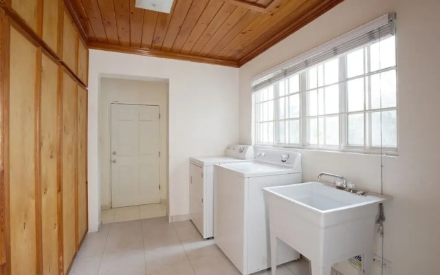 Long Island Breeze Compound 6 Bedroom Home