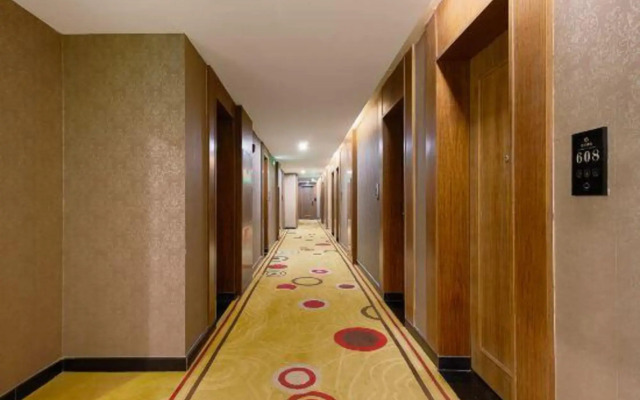 Baihua Hotel (Guangzhou North Railway Station Huaguoshan Park Metro Station Branch)