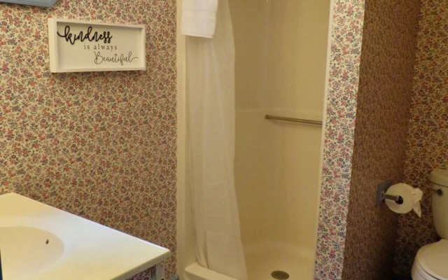 Family Farmhouse Inn
