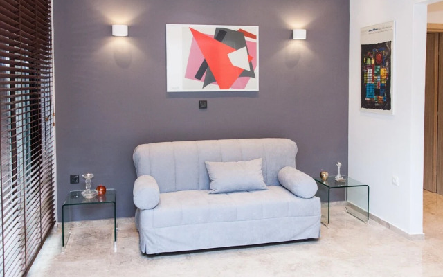 Minimalist 1 BR Apt Next to the Park