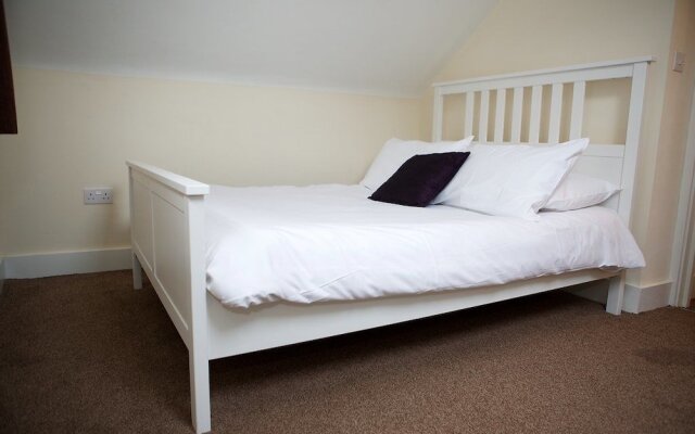 Bristol Serviced Lets - 152/154 Bath road