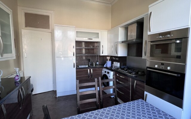Happy Apartment