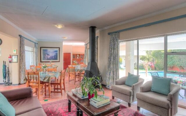 Woodmead Guest Lodge