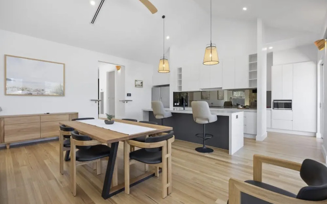 Saltwood Coastal Hamptons Luxe With Pool