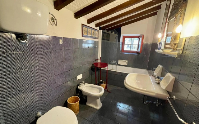 Detached Cottage With Swimming Pool