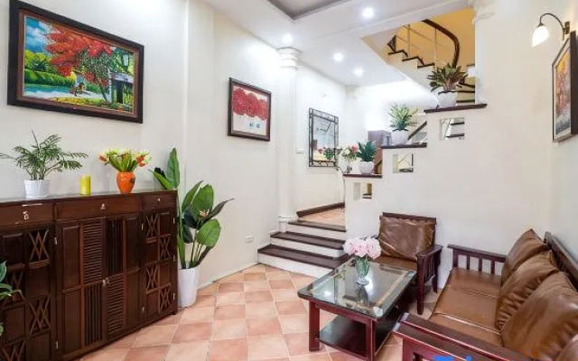 Spacious beautiful 4 bedroom house/central Hanoi – Hotel Rooms – Hanoi