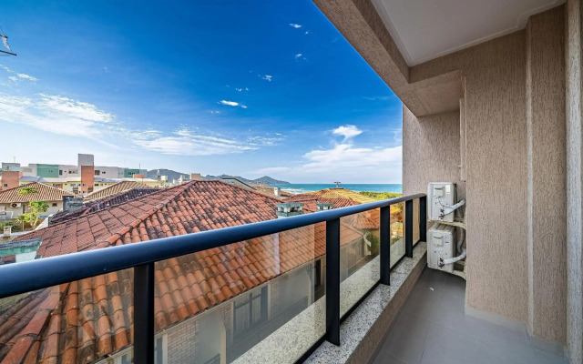 200 - Apartamento 3 dormitórios na Praia de Mariscal