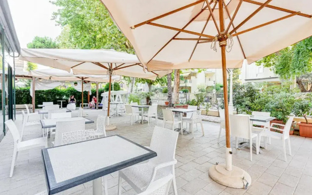 Gadames Hotel - Lunch on the Beach