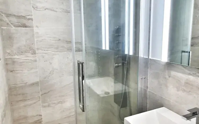 Modern Executive Apartment in Reading