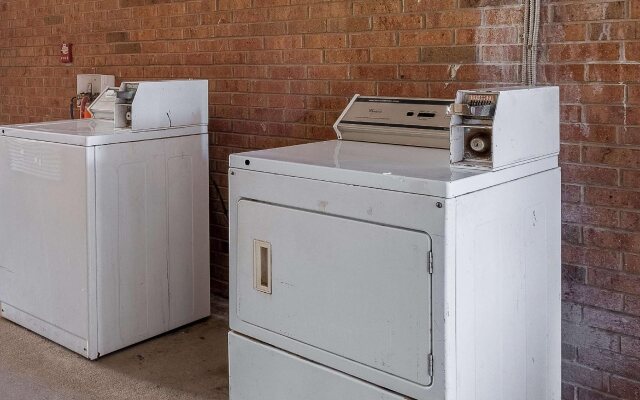 Days Inn & Suites by Wyndham Bossier City/Casino Area