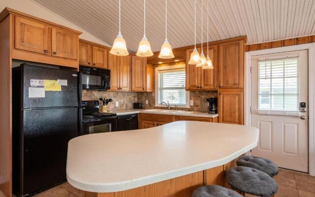 Windward Mark by Oak Island Accommodations