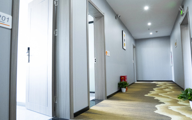 Riste Hotel (Luoxin industrial cluster, Xin'an County)