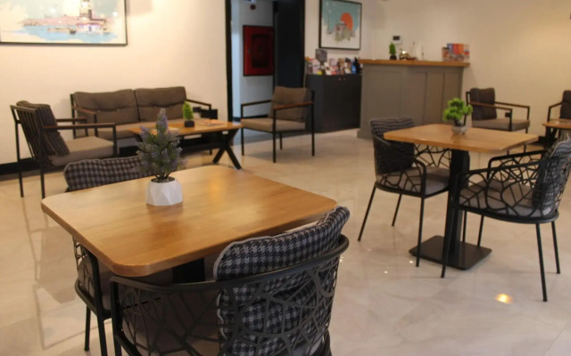 Four-G Hotel