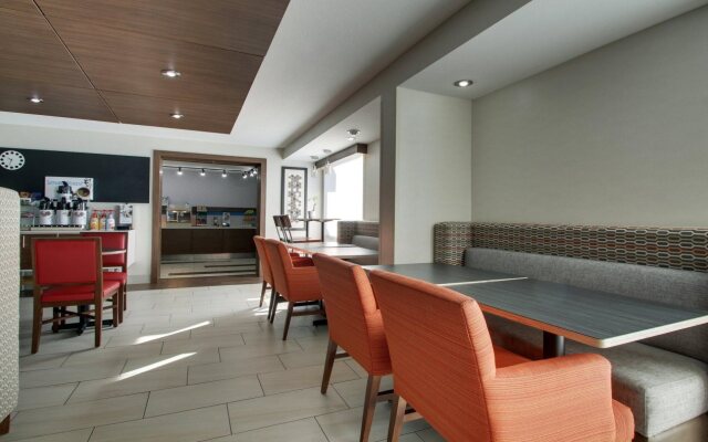 Holiday Inn Express & Suites Wapakoneta by IHG
