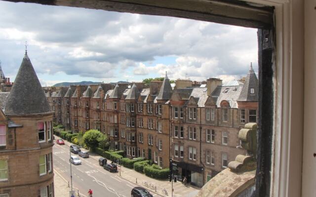 Fabulous 6 Bedroom Edinburgh Apartment