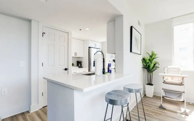 Elegant 2BR Apartment - Minutes to D.C.