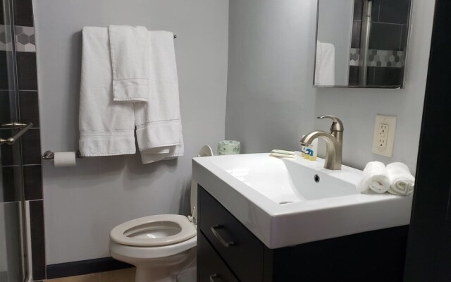 Apartment - 1064 College Street