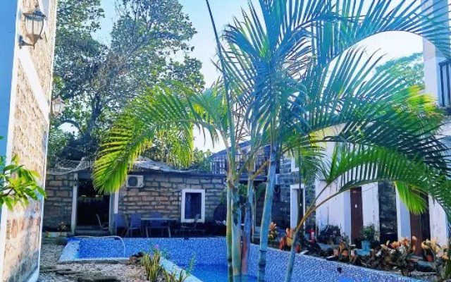 Weizhou Island Bamboo House