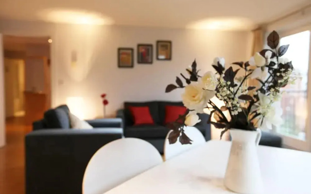 Ravens House Sapphire Apartments