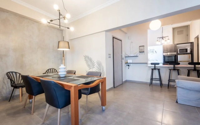 2-bedroom Retreat Just Steps From the Sea