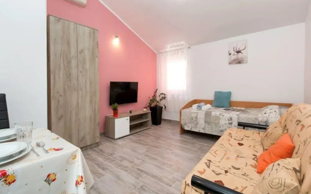 Pleasant Oriana Apartment near Sea