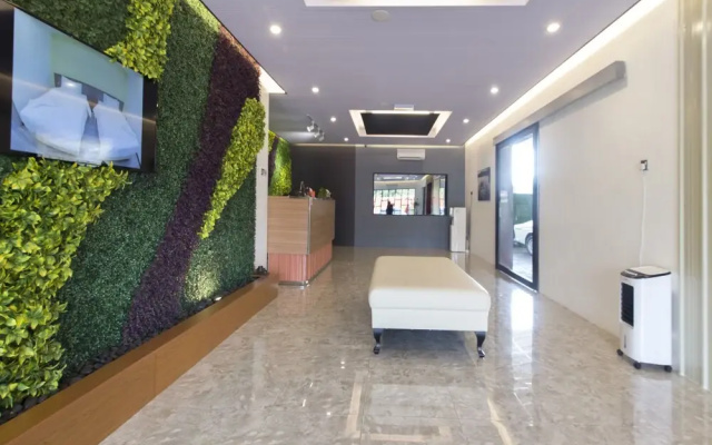 Oyo 44099 Tt Dorf Hotel