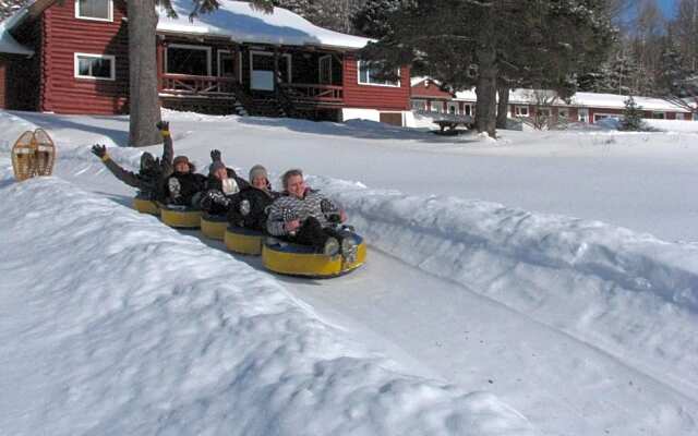 Kan-à-Mouche Pourvoirie Auberge et Chalets