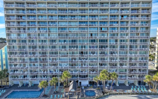 1201 Waters Edge Resort 3 Bedroom Condo by RedAwning