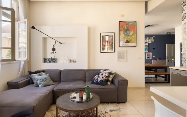 Bauhaus Artistic Haven by Sea N' Rent