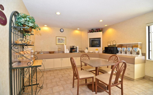 Quality Inn Lees Summit - Kansas City