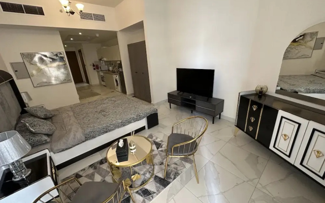 Master Piece - Elegant Studio With Canal View in Business Bay